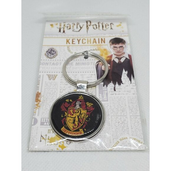 Gryffindor Crest Wizarding World WBEI Warner Brothers Key Chain - Picture 2 of 7